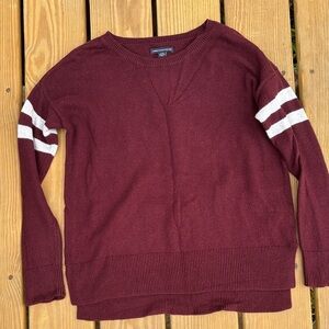 American Eagle: Maroon sweater